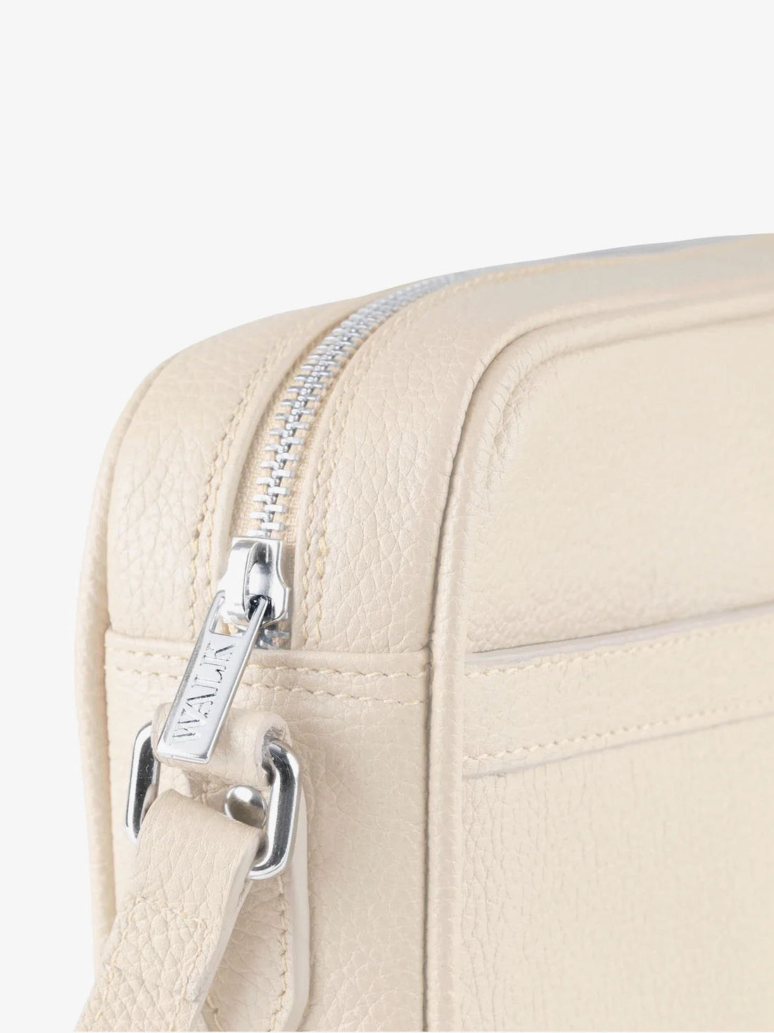 THE BEIGE LEATHER BAG
