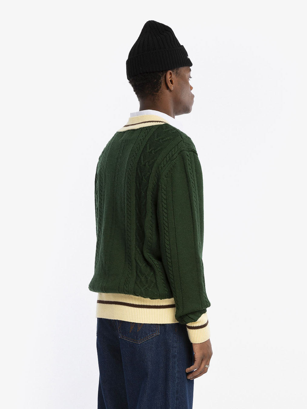 Le pull en maille vert