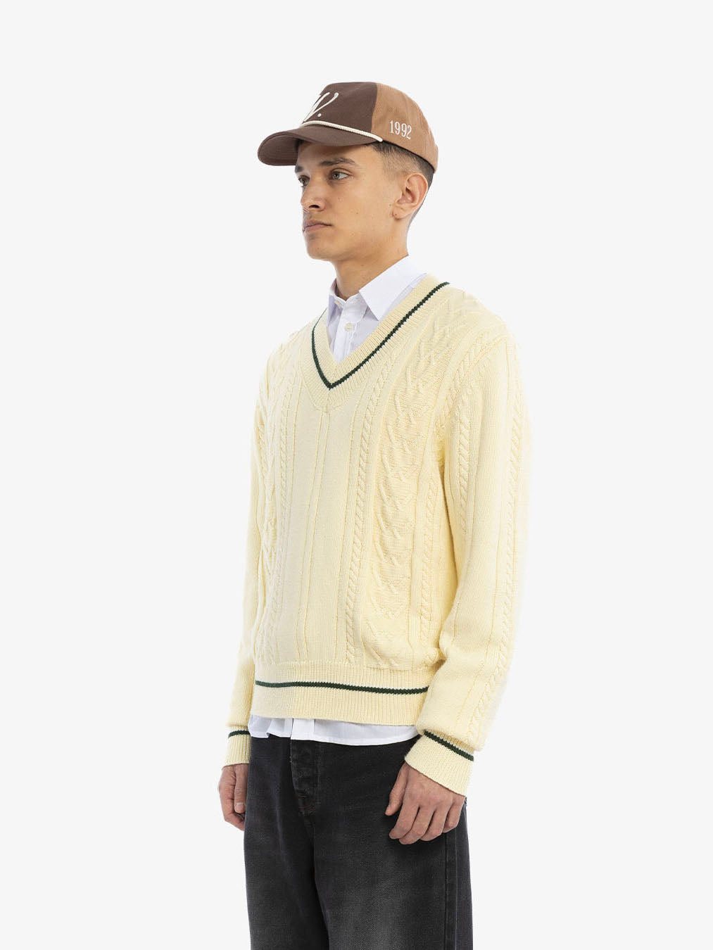 Le pull en maille beige