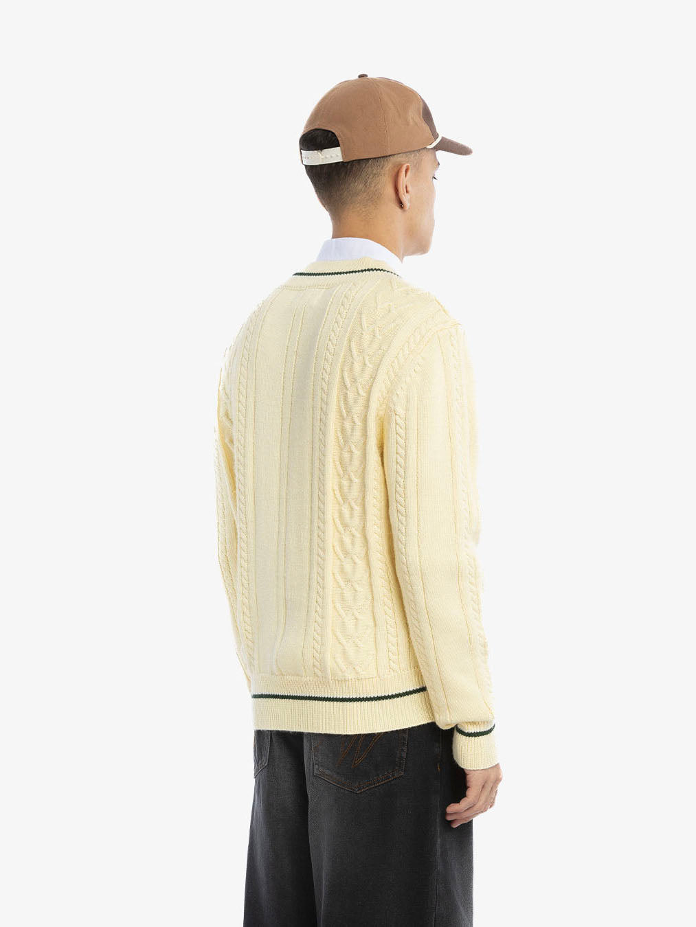 Le pull en maille beige