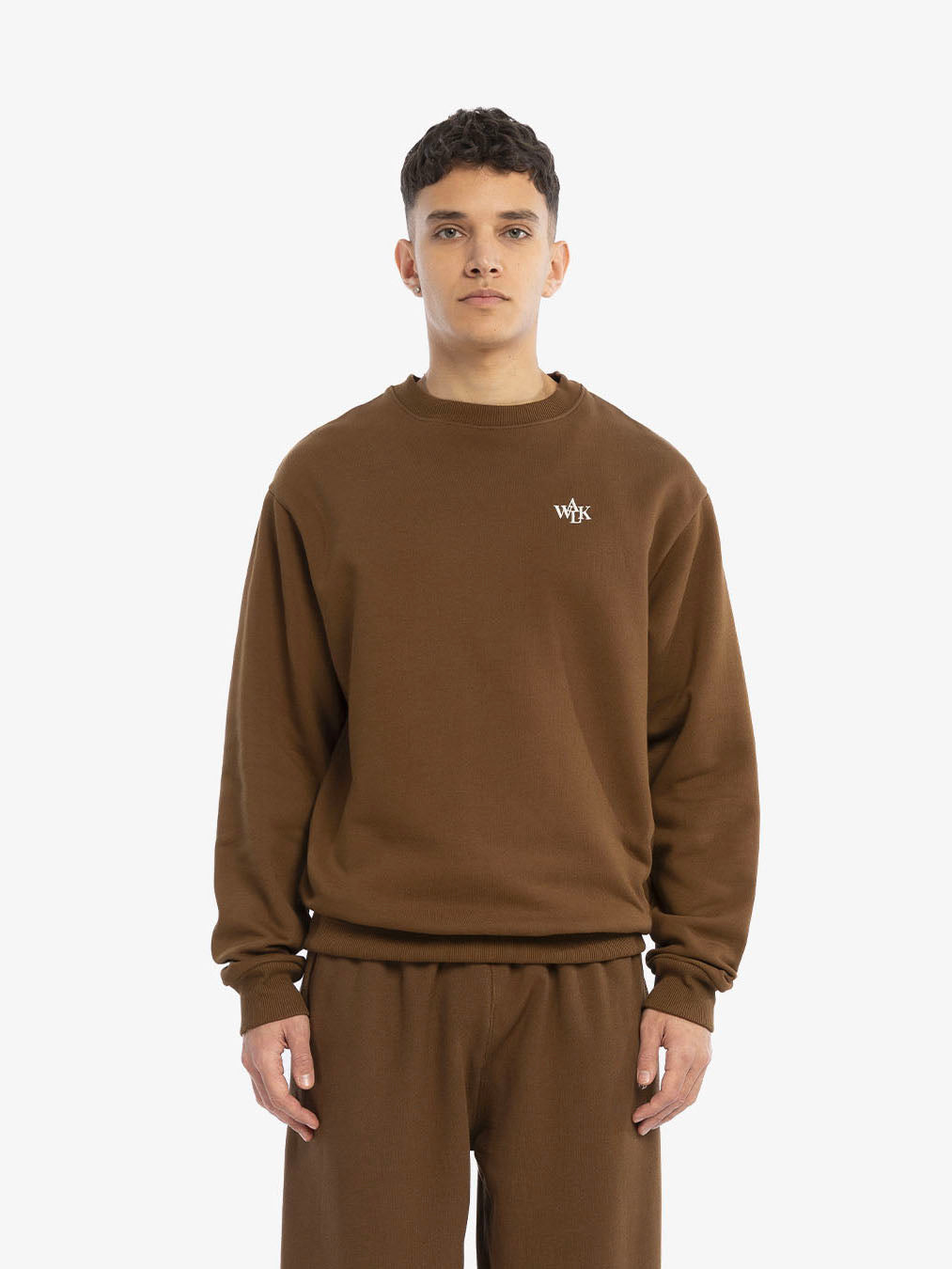 Le sweatshirt molletonné marron