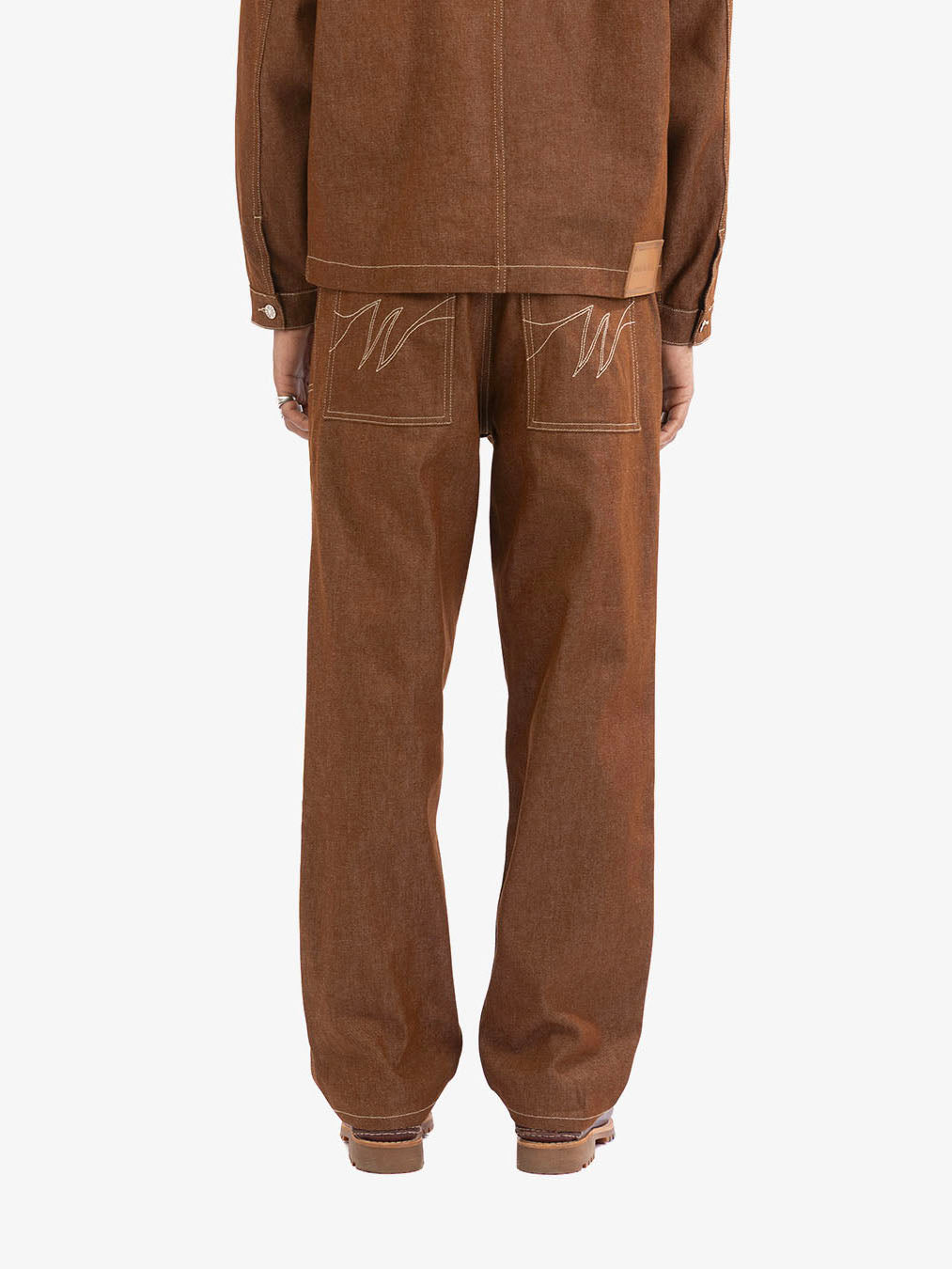 Le pantalon de menuisier en denim marron