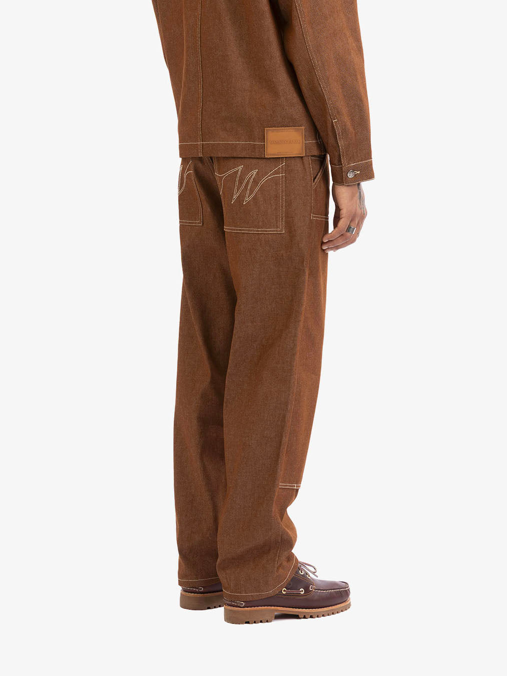 Le pantalon de menuisier en denim marron