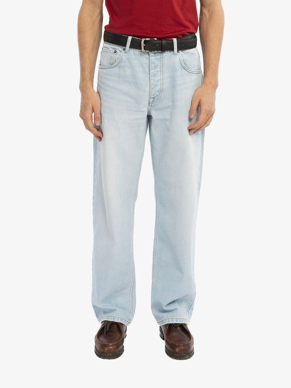 Le pantalon regular en denim clair délavé