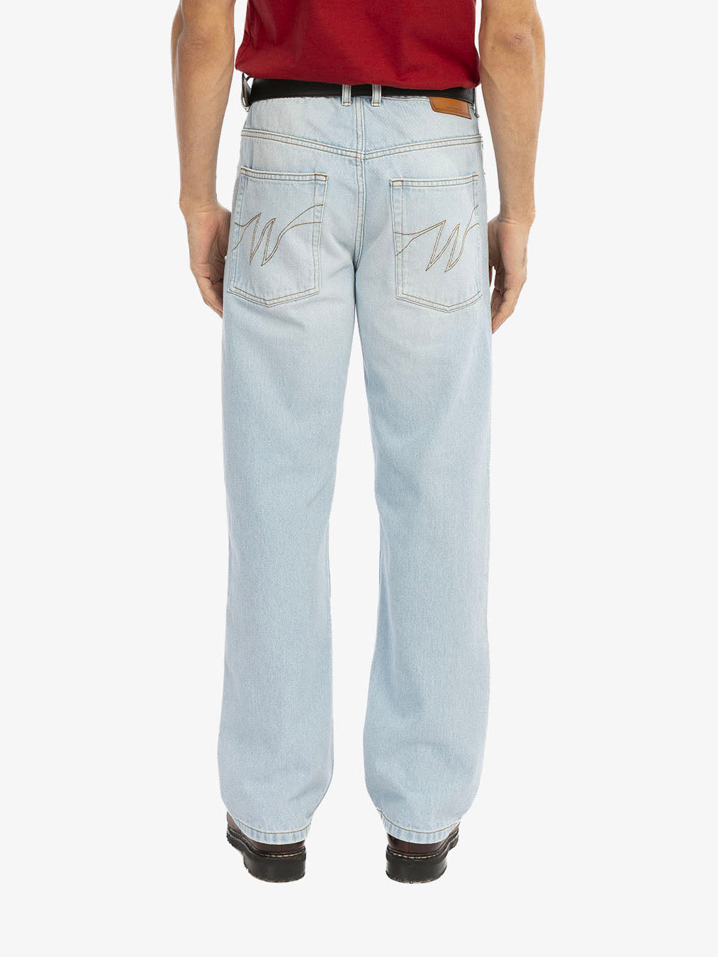 Le pantalon regular en denim clair délavé