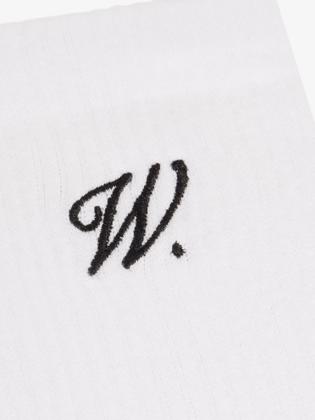 Les chaussettes signature blanches